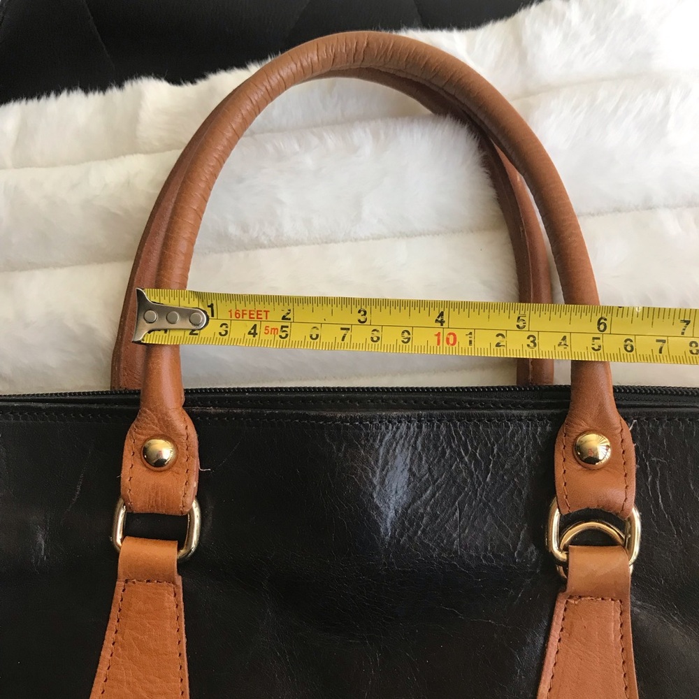 🟨Woman’s Large Valentina Black and Tan Leather Tote - Picture 7 of 16